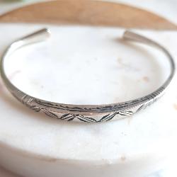 Bracelet Touareg Argent Fin Gravé Ebeggi – Jonc Ethnique Minimaliste