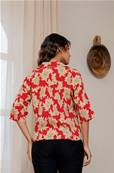 Chemisier rouge à fleurs beiges JUN