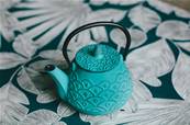 Théière en fonte bleu turquoise motifs de vagues 1L