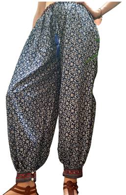 Pantalon large resserré aux chevilles fleuri bleu et blanc