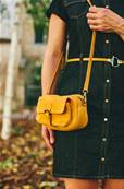 Sac  main jaune pour femme bandoulire et poche avant cuir et agneau