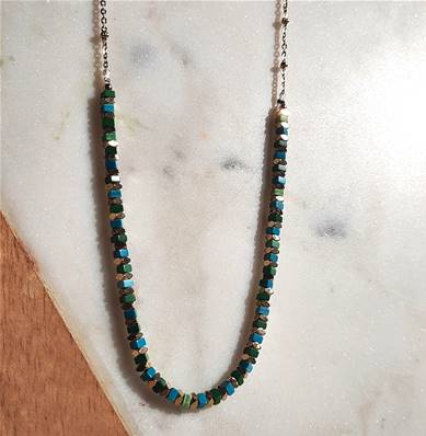 Collier "Harmonie Azur" Perles Carrées amazonite verte et Dorée
