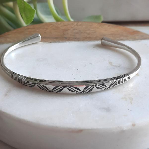 Bracelet Touareg Argent Fin Gravé Ebeggi – Jonc Ethnique Minimaliste