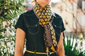 Echarpe foulard femme imprimé paon jaune