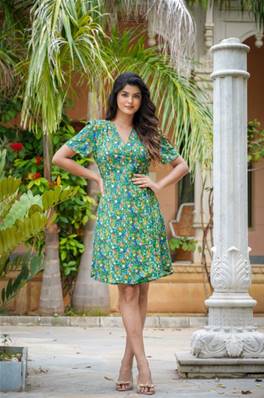 Robe courte fleurie AZUMI 5 BOUTONS