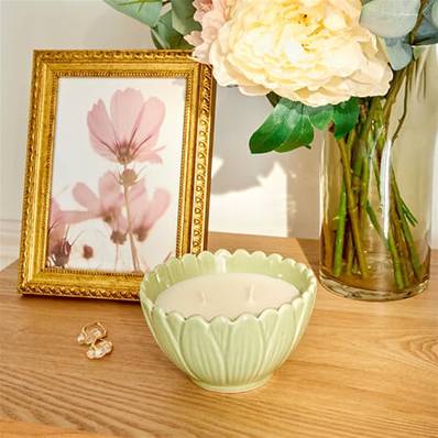 Bougie parfumée Fleur de Rose verte en verre décoratif