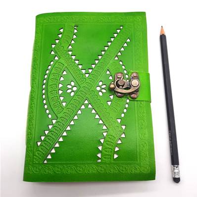 Carnet en cuir vert 1 crochet 13X19 cm