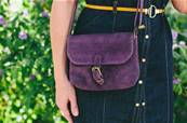 Sac à main violet pour femme bandoulière et boucle clipée