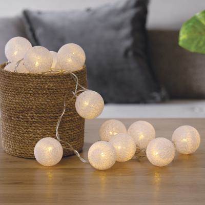 Guirlande de 20 boules lumineuses blanches Leds. Alimentation sur secteur.