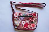 Besace ou sac à bandoulière tissus japonais motif fleuri rouge