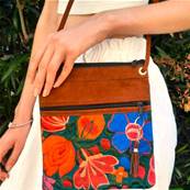 Sac à main rectangulaire fleurs brodées 1 Artisanat du Guatemala