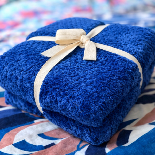 Plaid moelleux BLEU ROI 100% recyclé 130x170 cm