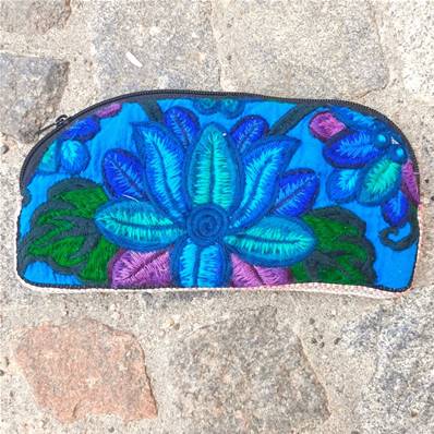 Trousse brodée fleurie bleue Guatémala