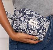 Trousse en coton � motif fleuri "AMOUR" bleue