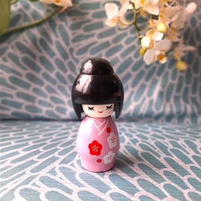 Poupée kokeshi petit modèle rose 5 cm