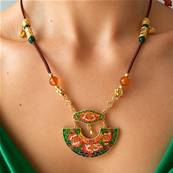 Collier chinois cordon en metal et email vert et orange