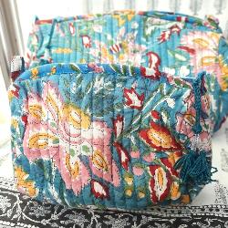 Trousse de toilette indienne bleue aux fleur rose 15x15x7 cm