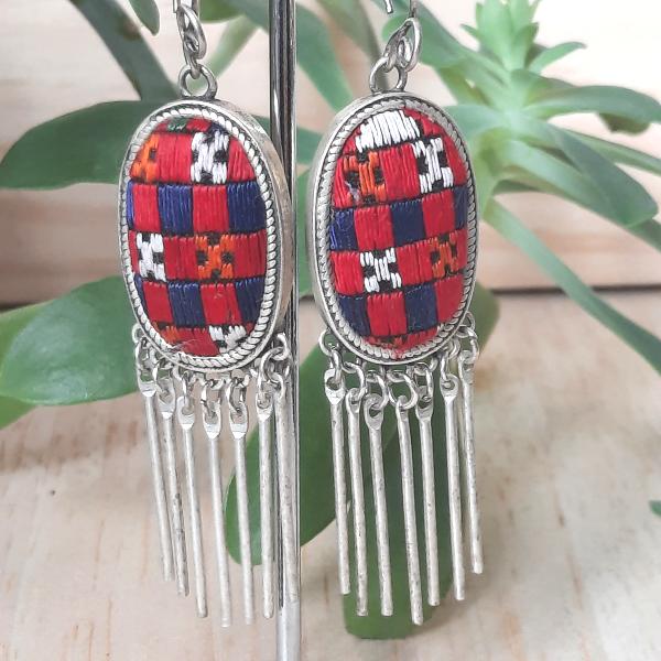 Boucles d'oreilles ethniques du Tibet goute brodée damier