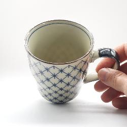 Tasse à thé japonaise motif point de croix bleu 9cm