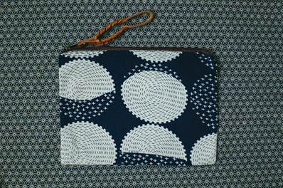 Trousse grand modèle indigo motif Cercles sur fond bleu