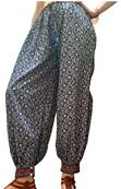 Pantalon large resserré aux chevilles fleuri bleu et blanc