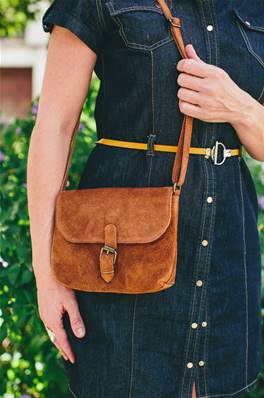 Sac à main camel pour femme bandoulière et boucle clipée