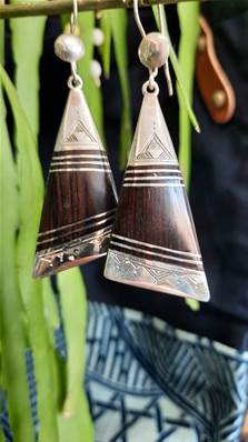 Boucles d'oreilles en argent massif Ebène triangle 9002