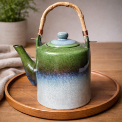 Tasse en grès vert et bleu émail réactif 