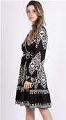Robe noire imprimé kilim - Élégance ethnique