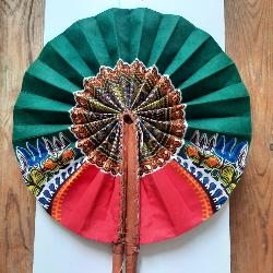 Éventail Wax Africain Vert et Rouge – Fabrication Artisanale du Mali