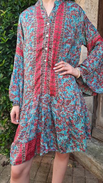 Robe tunique en soie manche longue turquoise fleurs rouges