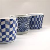 Tasse japonaise bleue motif pointes de flèche 7cm