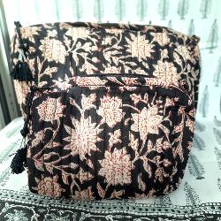 Trousse de toilette indienne noire 15x15x7 cm