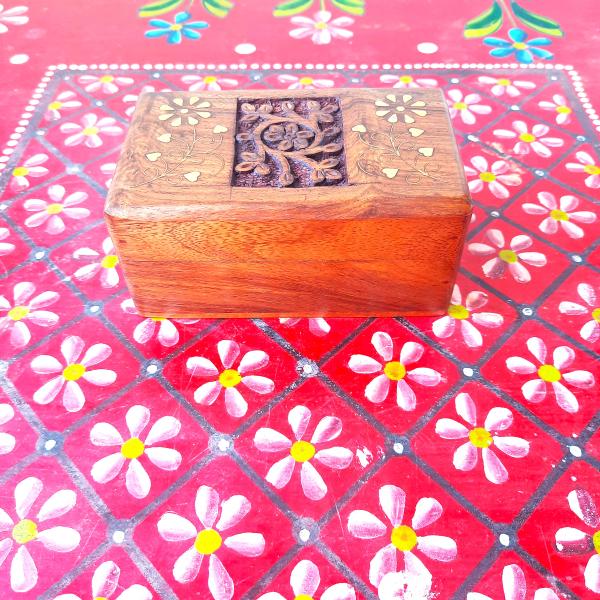 Boîte en bois motifs fleuris en laiton 12cm x07 cm CI5181