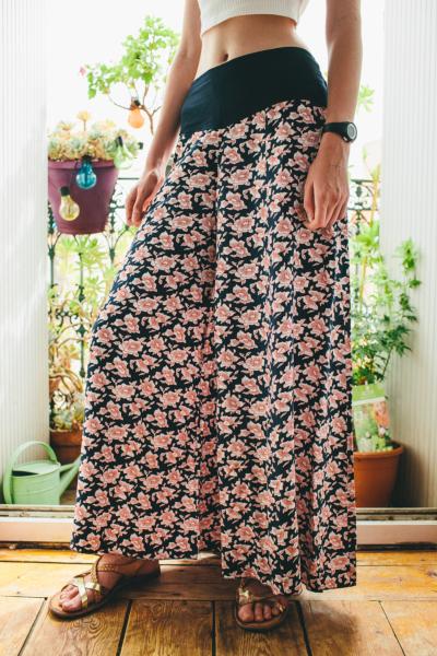 Pantalon large taille unique motif Fleurs roses